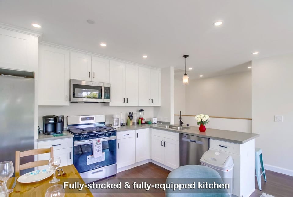 Entire Private Home with 3 Bedrooms 3 Bathrooms, Near San Diego Downtown & Beach, Available Now House in National City