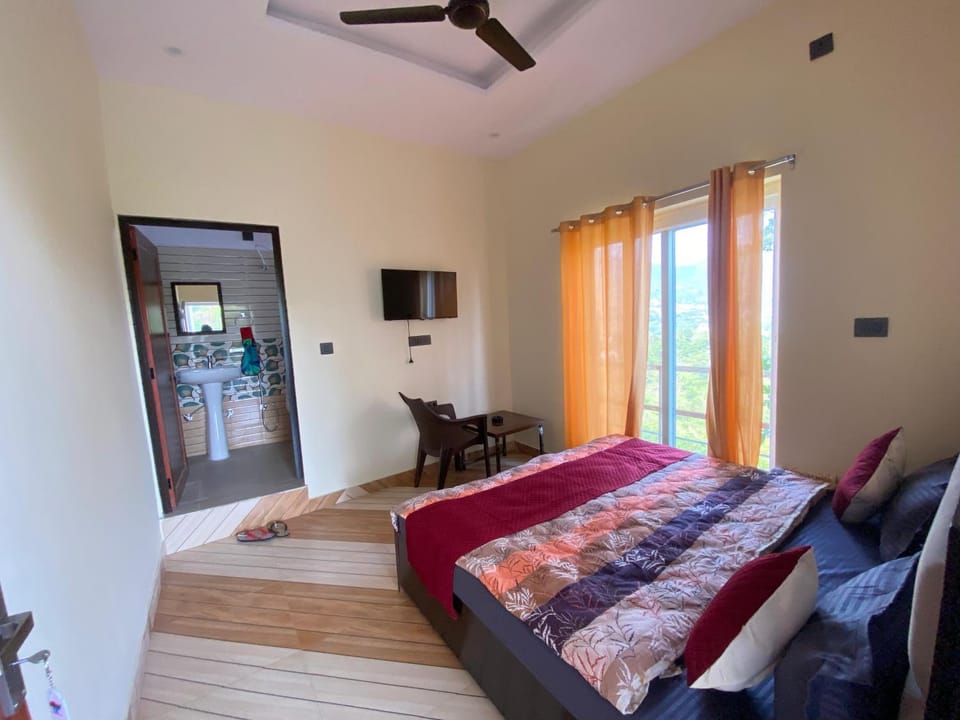 Mount Breeze-Nearby Bhimtal lake and Kainchi Dham Bed and Breakfast in Uttarakhand