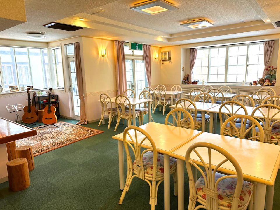 Communal lounge/ TV room, Dining area