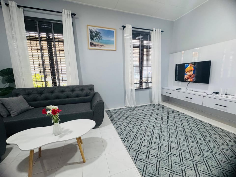 Communal lounge/ TV room