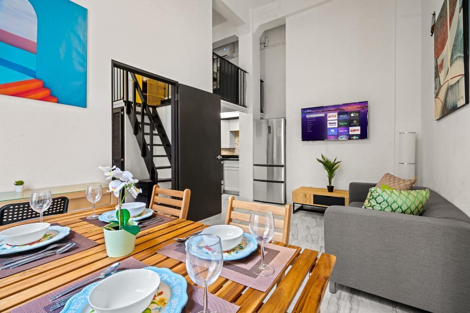 TV and multimedia, Living room, Seating area, Dining area
