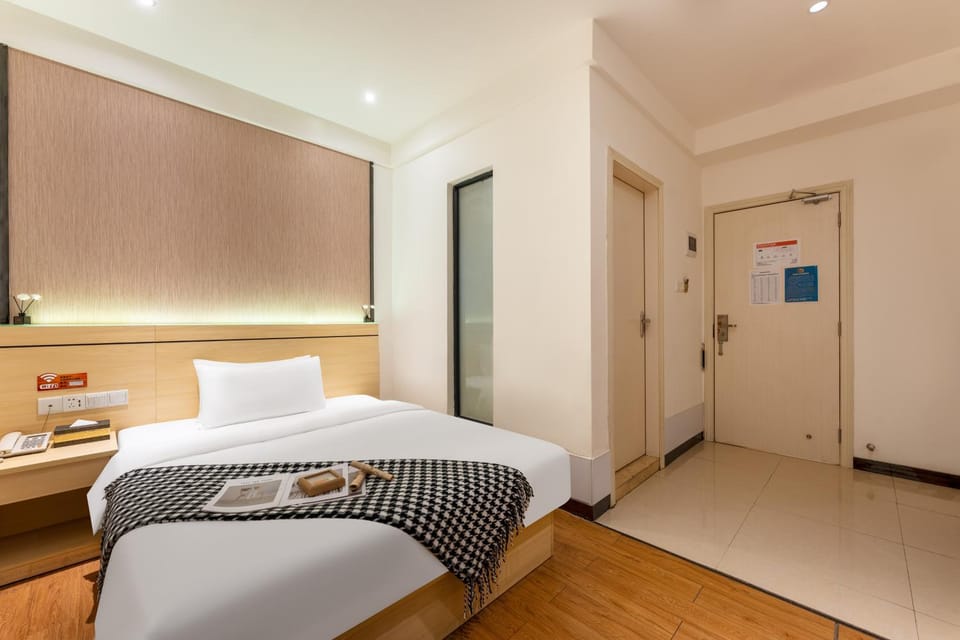 Huasheng Hotel - Guangzhou Sun Yat-sen University Lujiang Metro Station Branch Hotel in Guangzhou