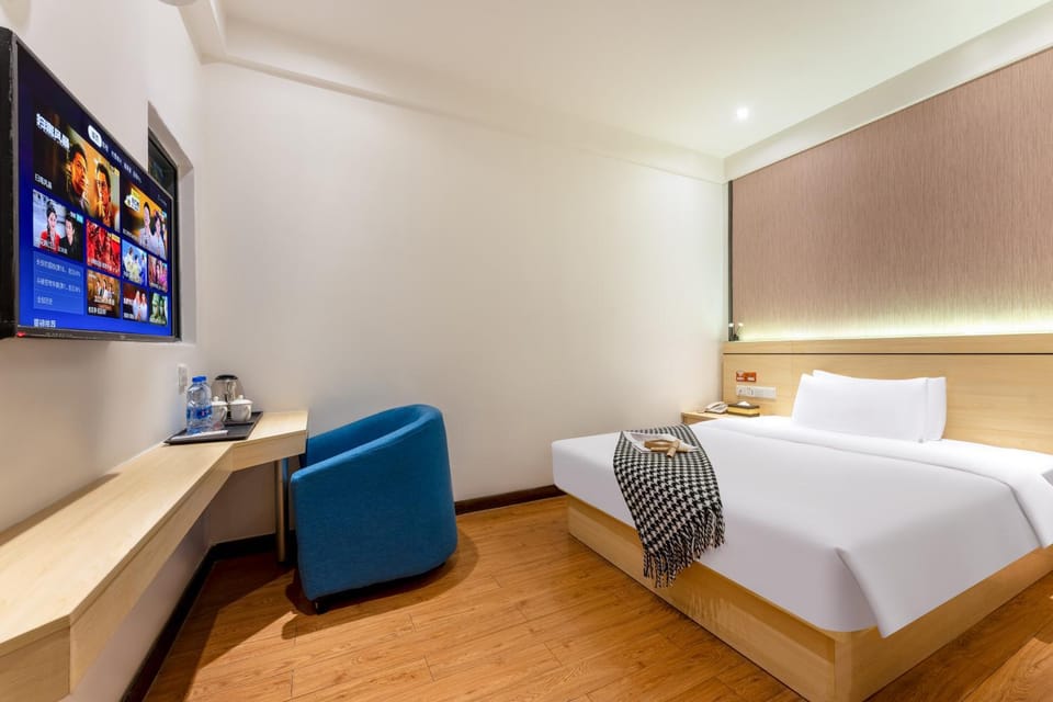 Huasheng Hotel - Guangzhou Sun Yat-sen University Lujiang Metro Station Branch Hotel in Guangzhou