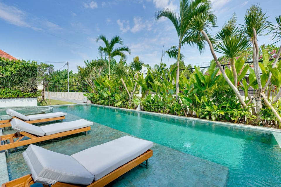Pool view, Swimming pool, sunbed