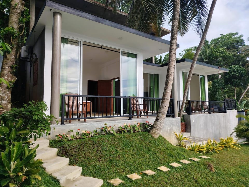 Property building, Day, Balcony/Terrace, Garden view