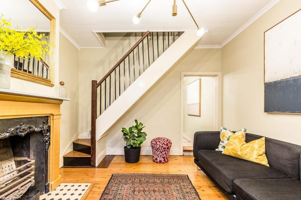 Surry Cottage - Stay In The Heart Of The City 2 Bedrooms 1 Bathroom House in Surry Hills