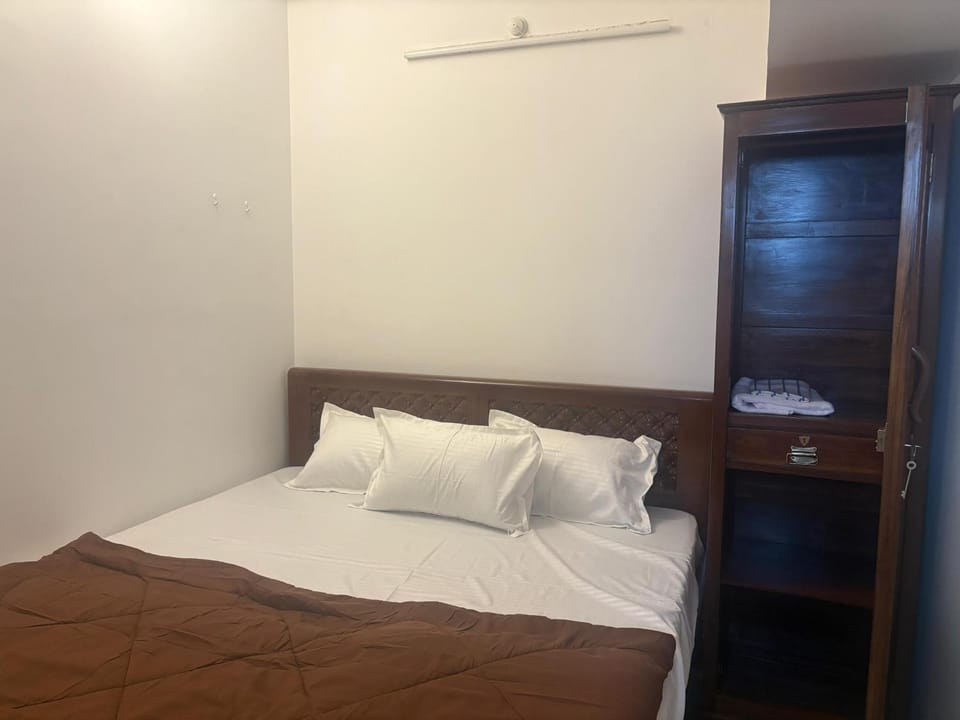 Bed, towels, wardrobe