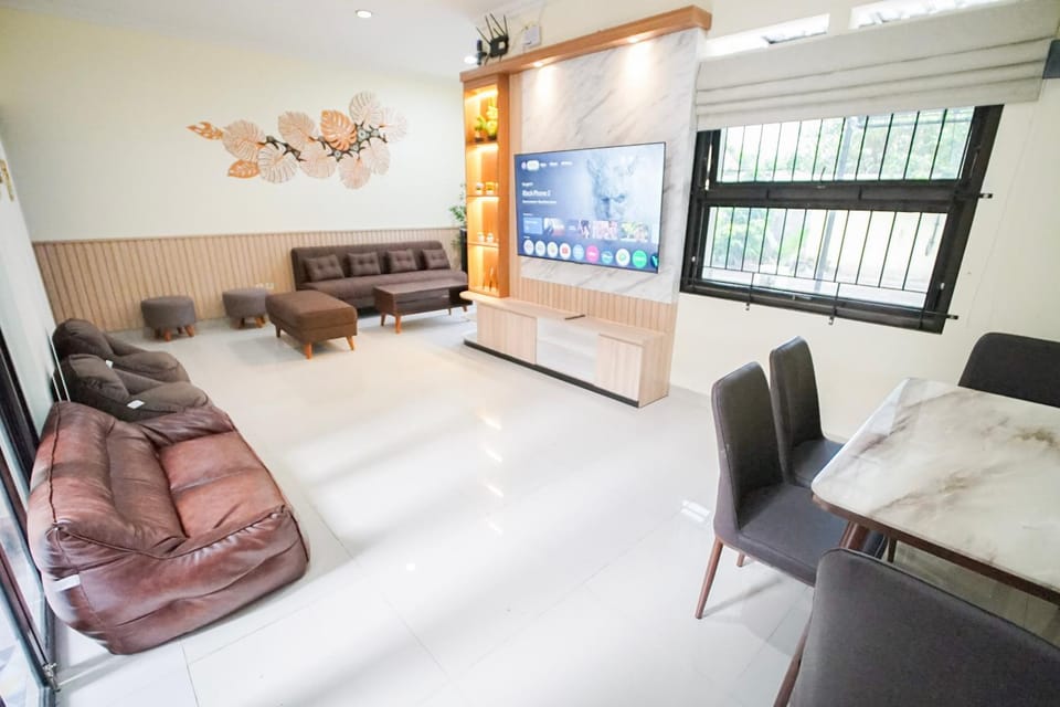 Communal lounge/ TV room, TV and multimedia