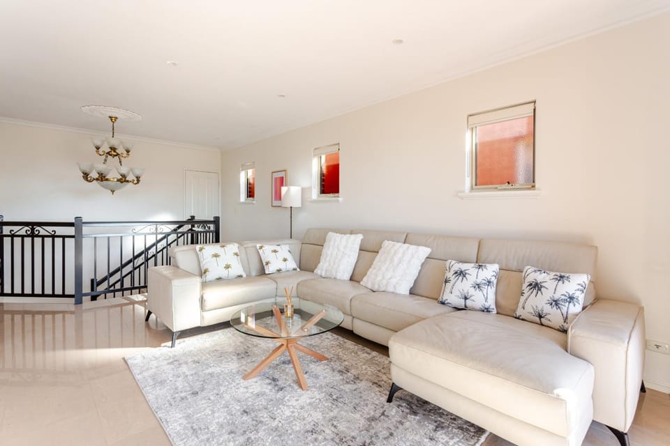 Vic Park Retreat Villa in Perth