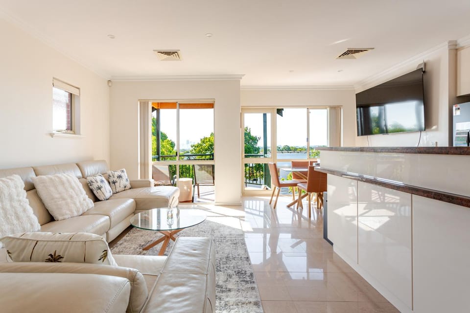 Vic Park Retreat Villa in Perth