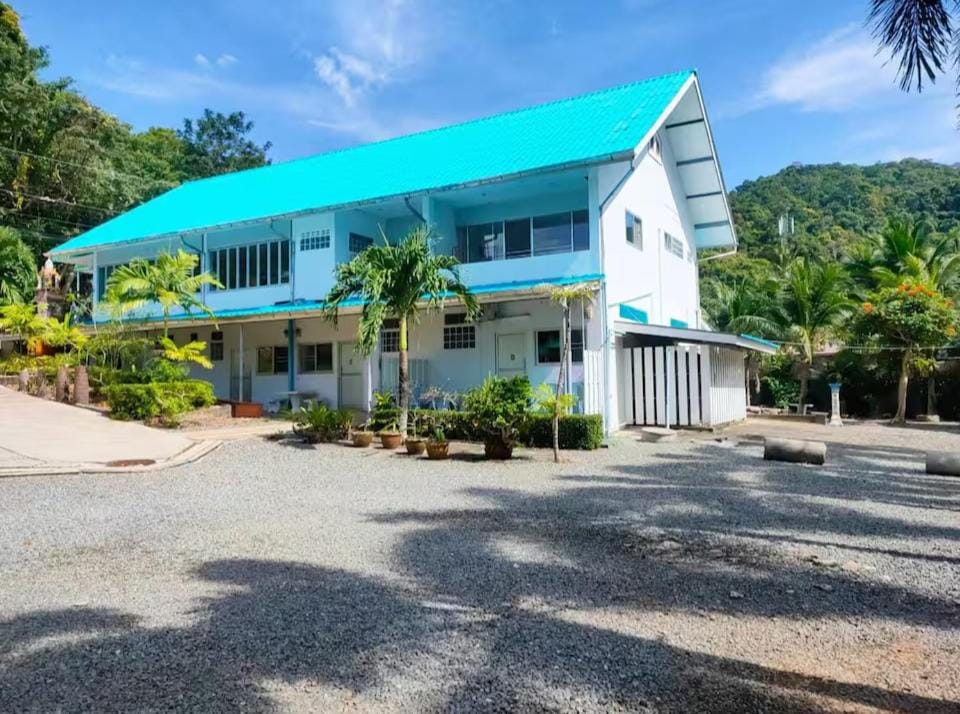 Budget Blue Sapphire Bed and Breakfast in Ko Chang