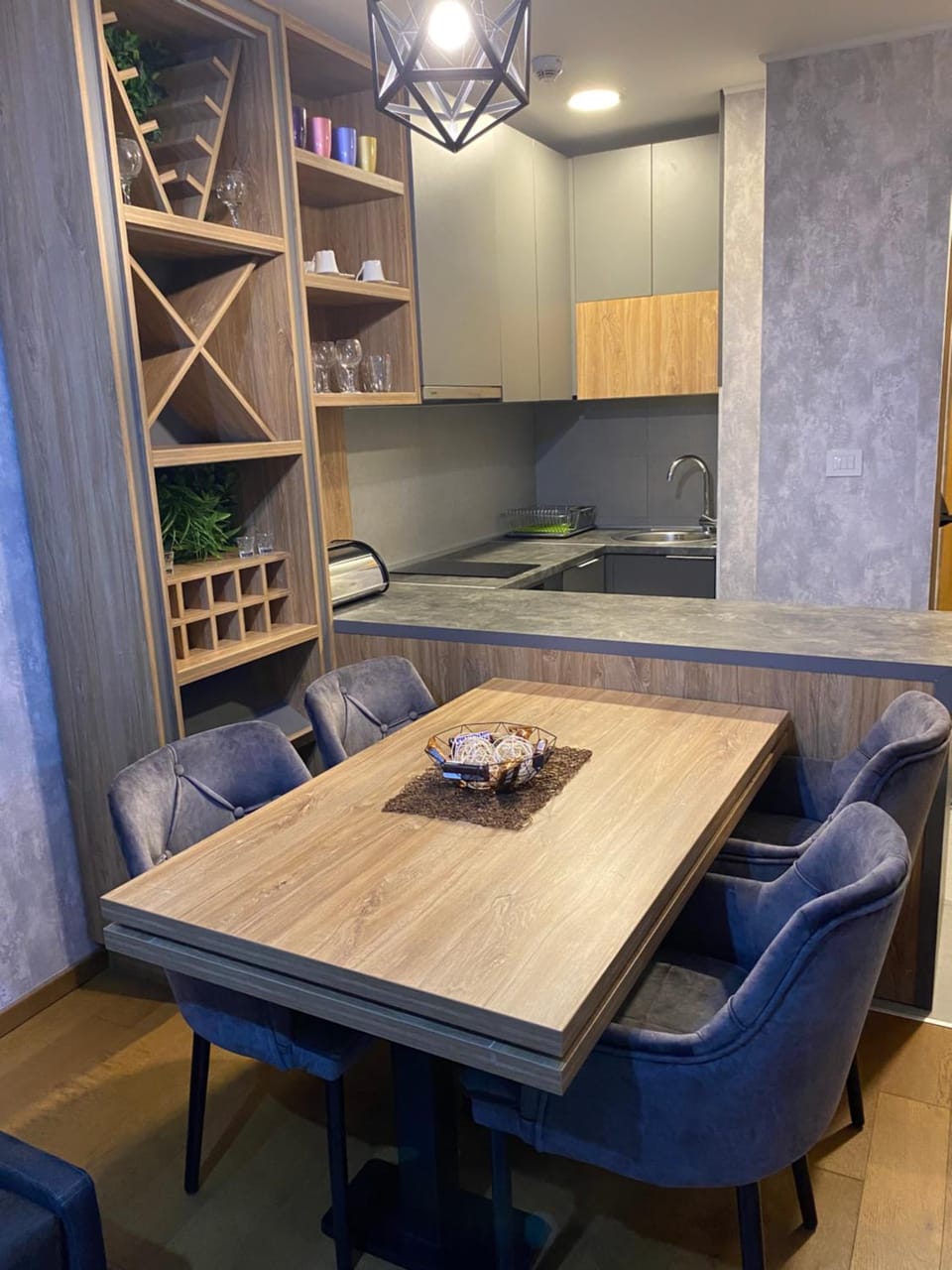 Kitchen or kitchenette, Dining area