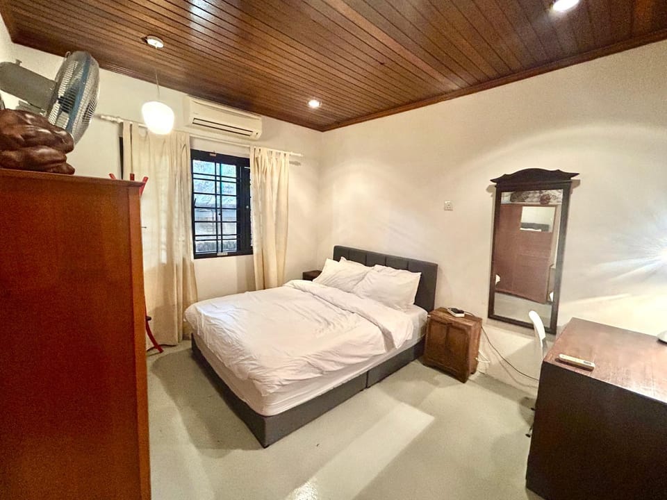 Chic Designer Family Suite Shared Bungalow LRT SS1 PJ Vacation rental in Petaling Jaya