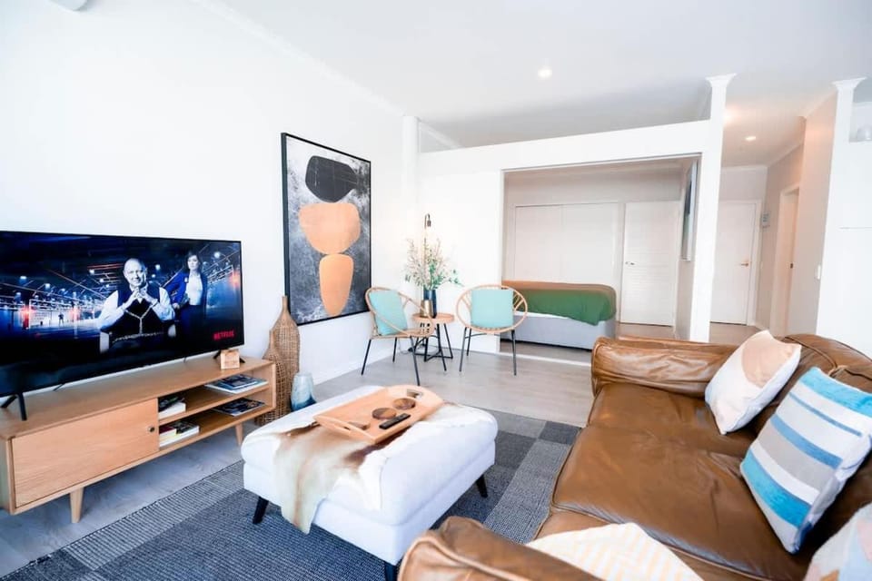 Location Location! Harbourside Apartment with Parking Apartment in Auckland