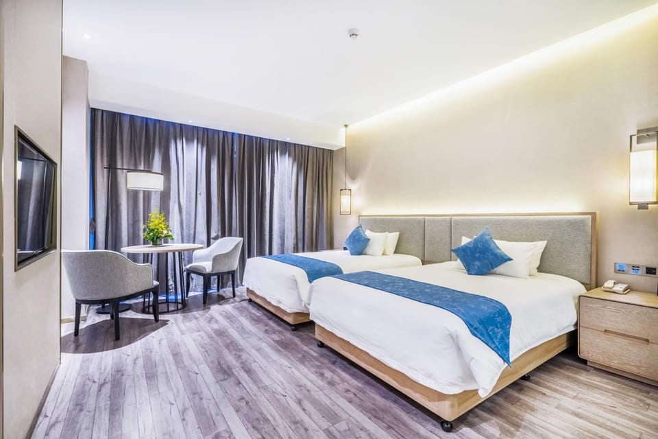 Bed, TV and multimedia, Photo of the whole room