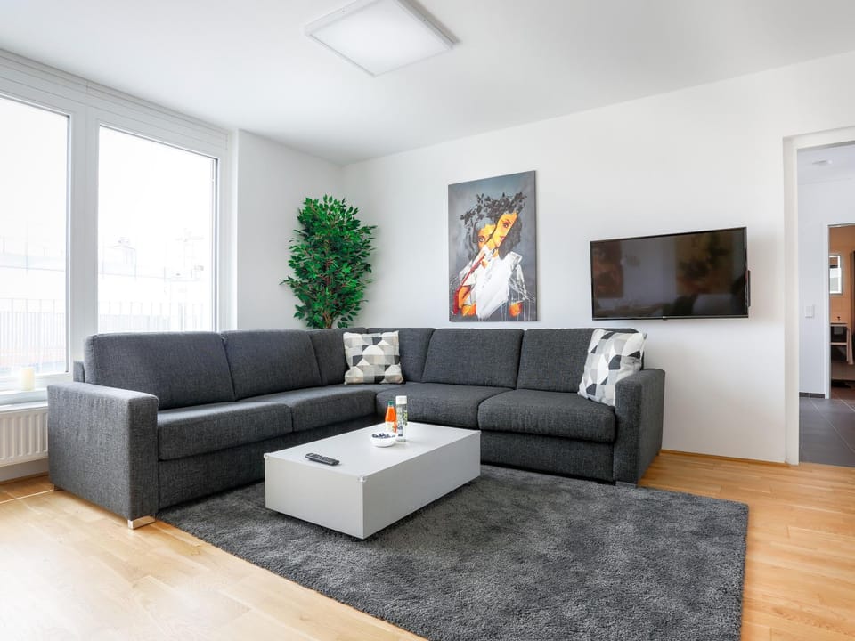Communal lounge/ TV room, TV and multimedia, Living room, Seating area, Evening entertainment