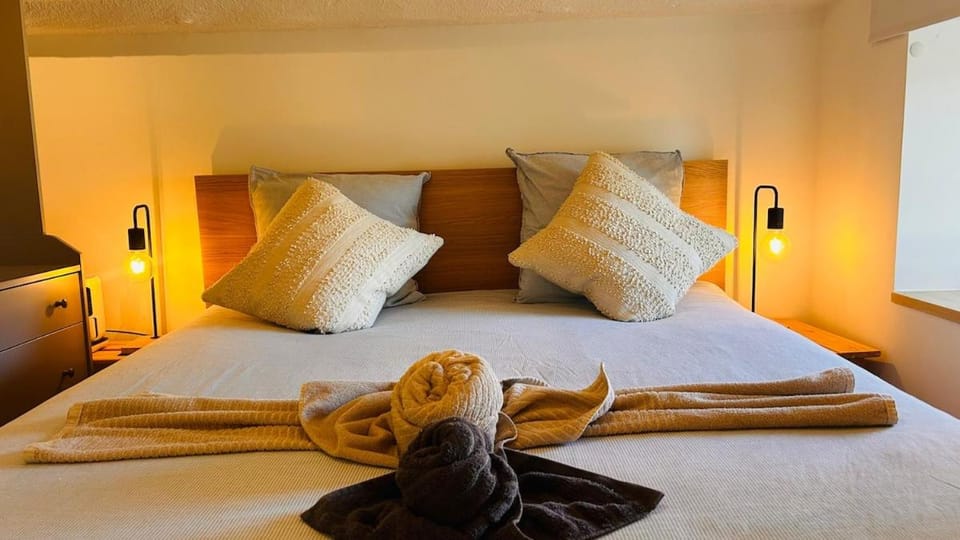 Photo of the whole room, Bedroom