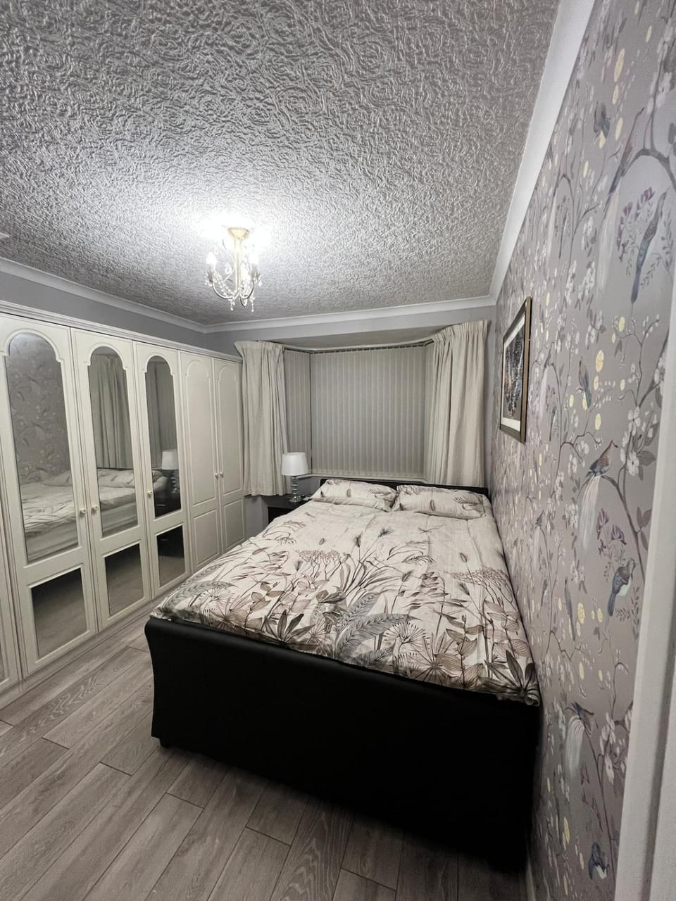 Niceclean Great Location full house to yourself House in Romford