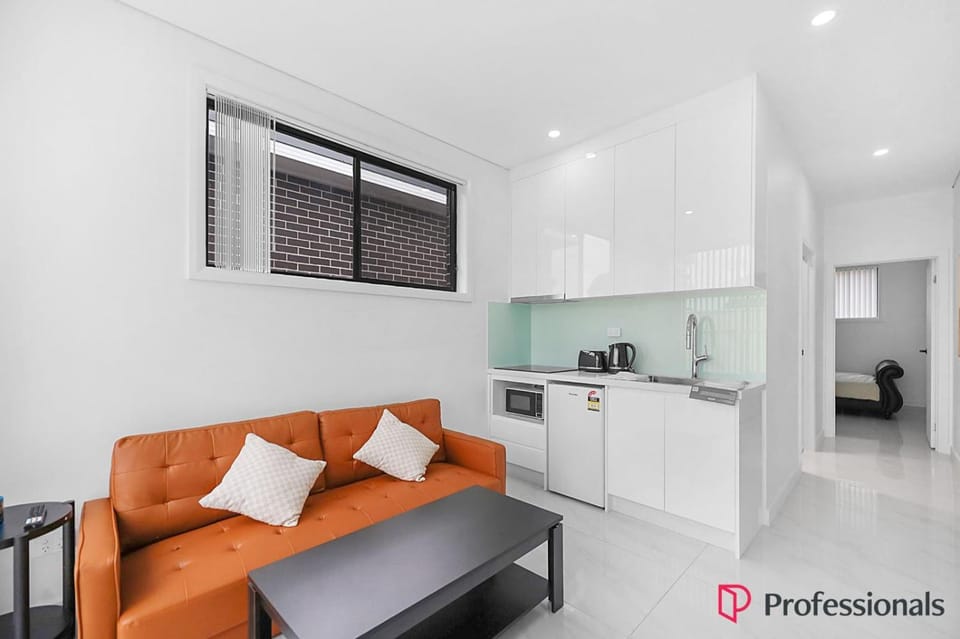 Lovely Studio Close to Cabramatta & Liverpool City Apartment in Sydney