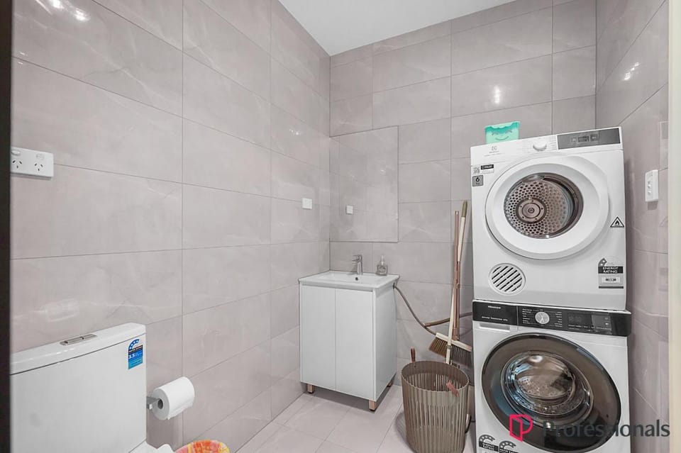 Lovely Studio Close to Cabramatta & Liverpool City Apartment in Sydney