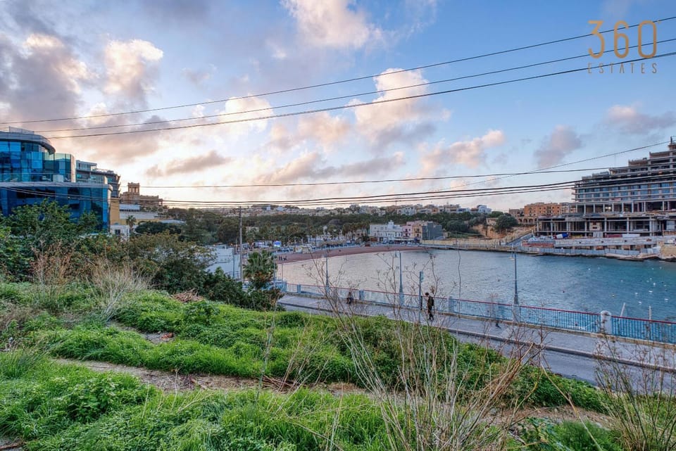 Property building, Nearby landmark, Spring, City view, Lake view, Sea view