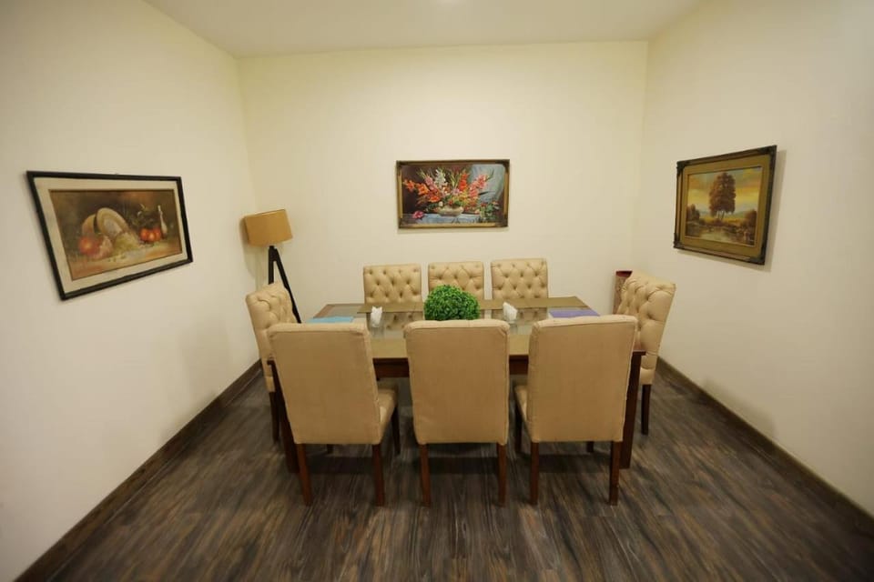 Seating area, Dining area
