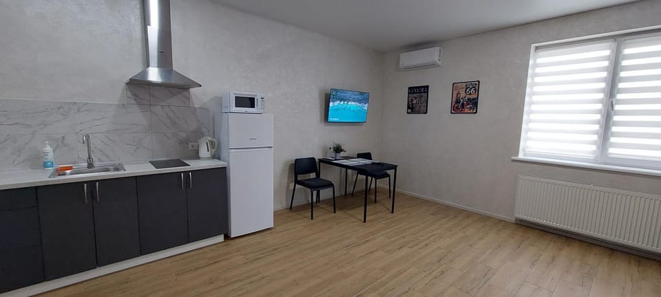TV and multimedia, Kitchen or kitchenette, Dining area, air conditioner
