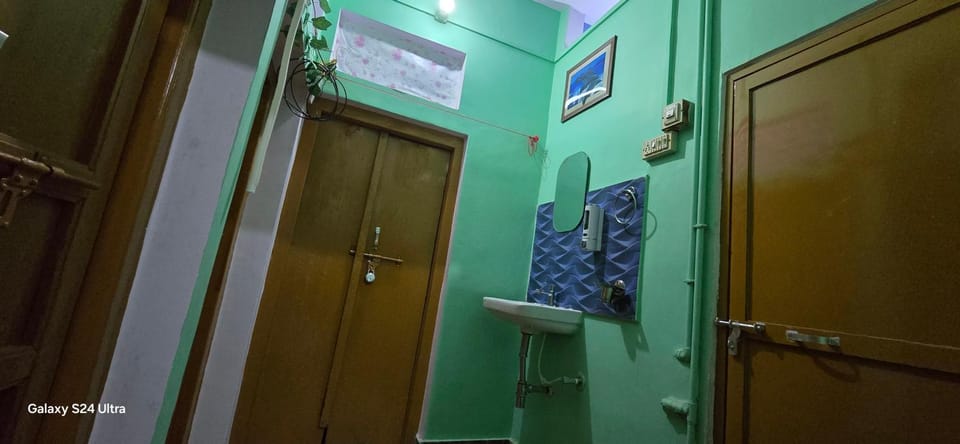 Furnished 2bhk room set in the heart of city Apartment in Varanasi