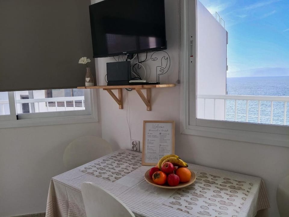 Natural landscape, TV and multimedia, Kitchen or kitchenette, Sea view