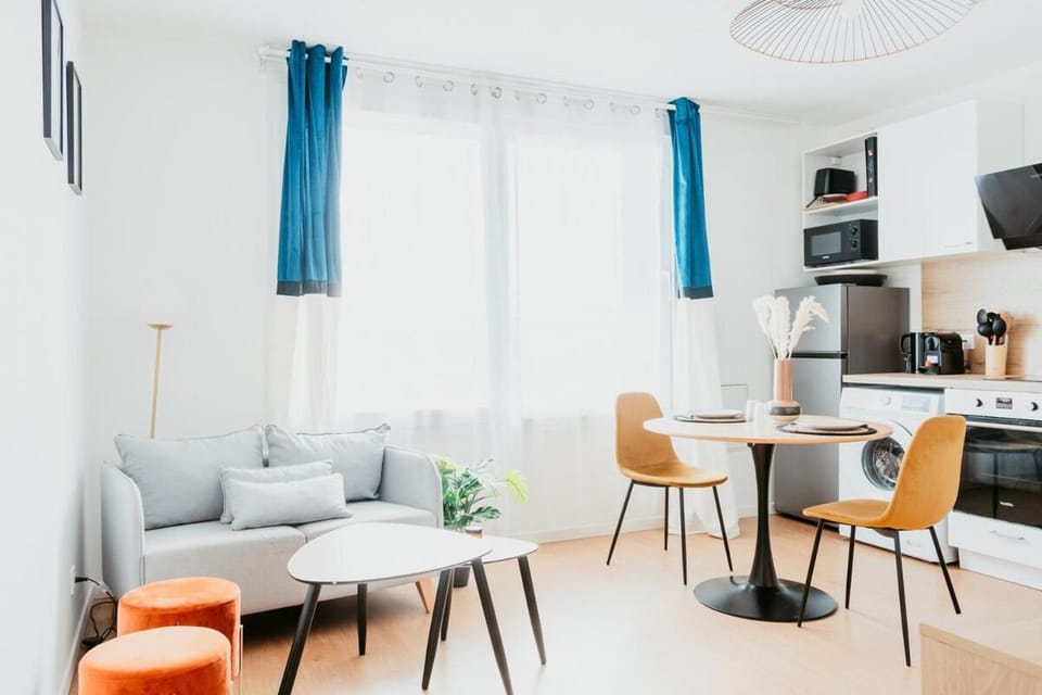 TV and multimedia, Kitchen or kitchenette, Living room, Seating area, Dining area, furniture, heating, internet, oven, storage, washing machine