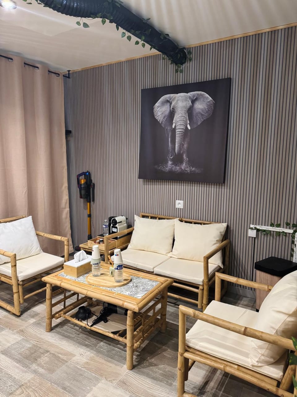 Living room, Seating area