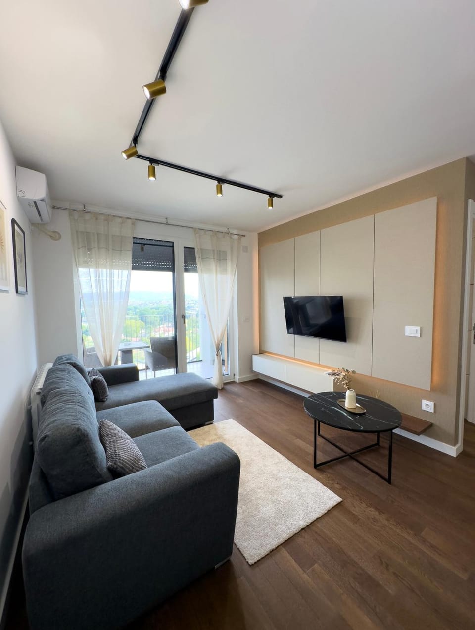 I&I Tesla IV Apartment in Serbia