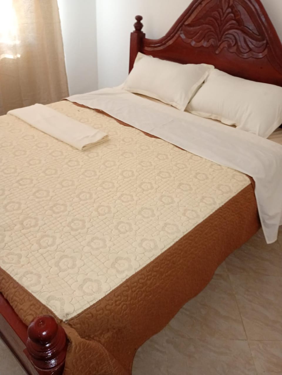 The Lakeside Beach Hotel Bed and Breakfast in Uganda