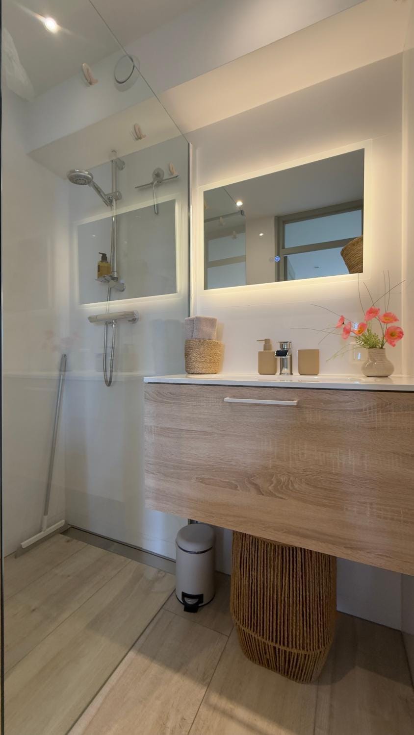 Tulipa Near Beach & Dunes with Free Parking Bed and Breakfast in Noordwijkerhout