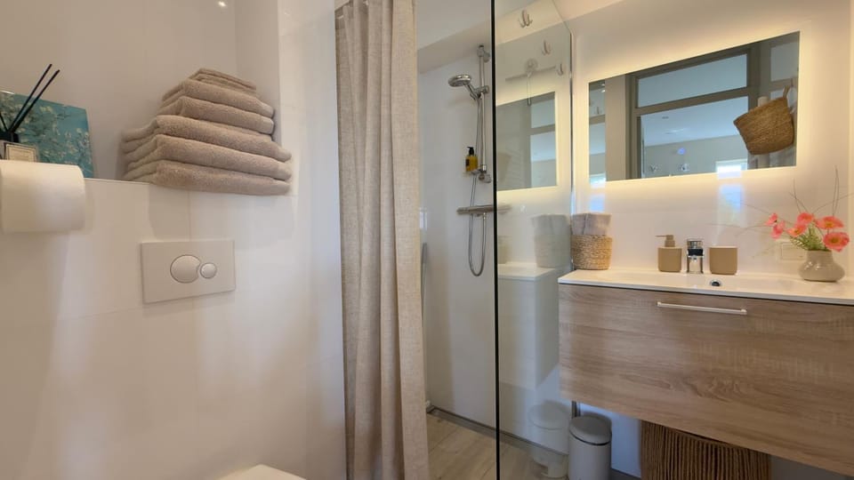 Tulipa Near Beach & Dunes with Free Parking Bed and Breakfast in Noordwijkerhout