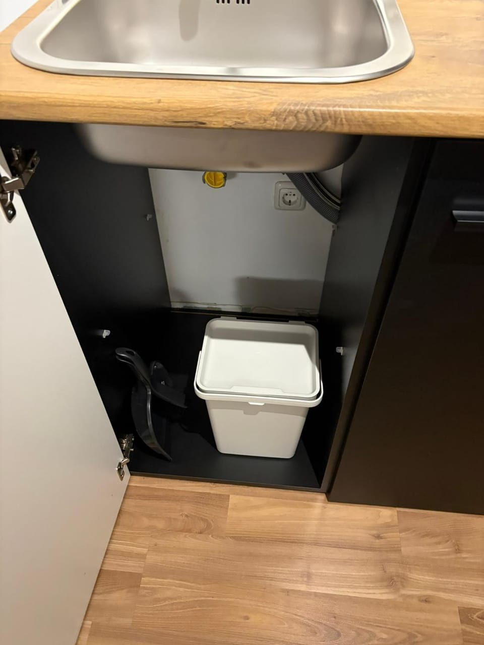 Kitchen or kitchenette, kitchen, kitchen