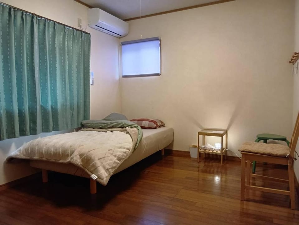 Bed, Photo of the whole room, Bedroom, air conditioner