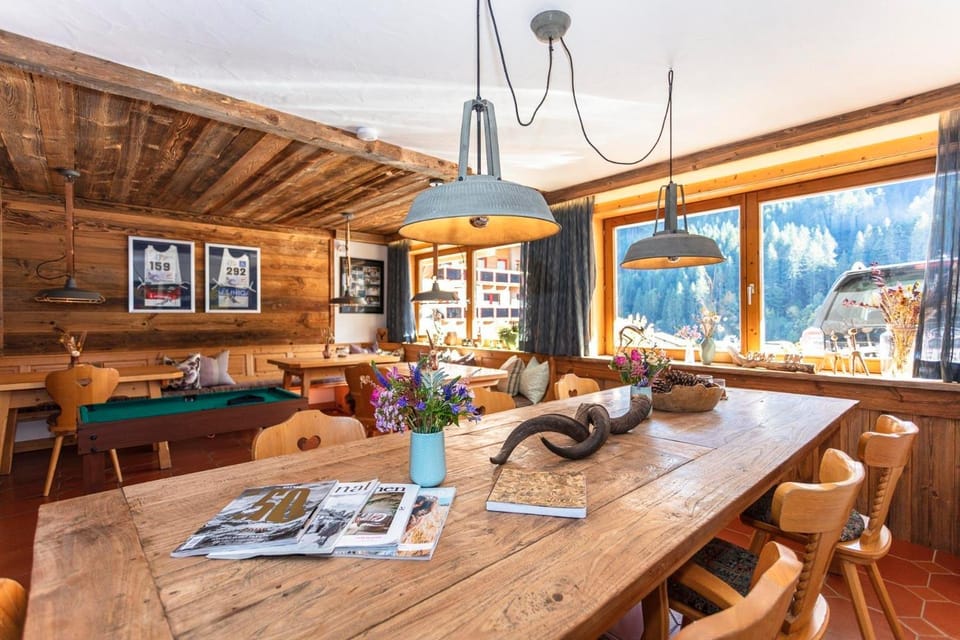 Seating area, Internal: Not applicable to any particular room