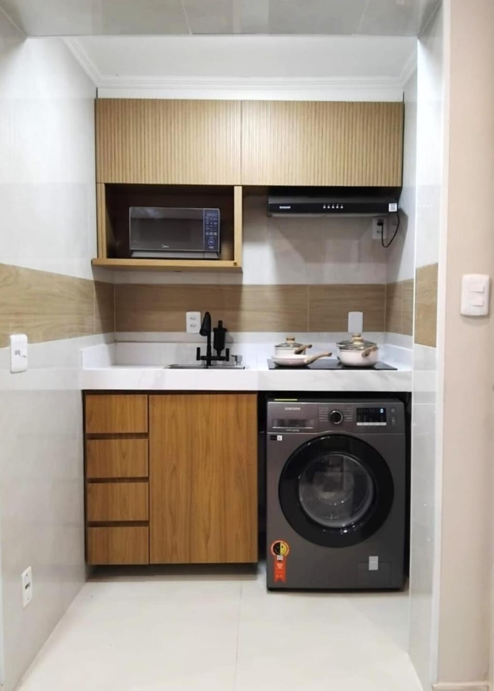 Coffee/tea facilities, stove, washing machine, dryer