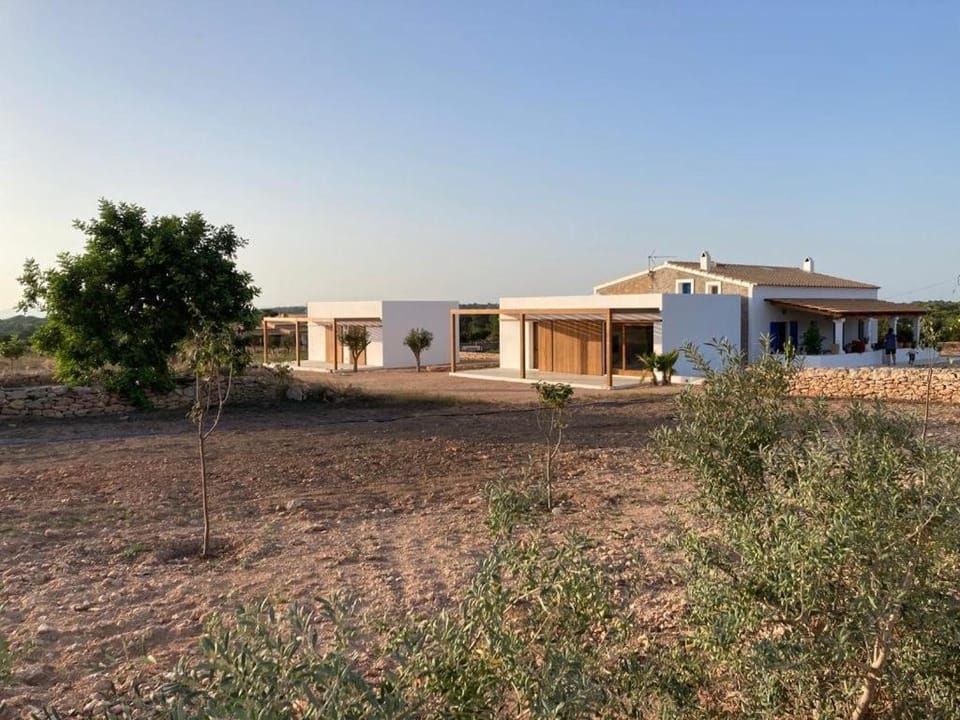 Property building, Facade/entrance, Natural landscape, Garden