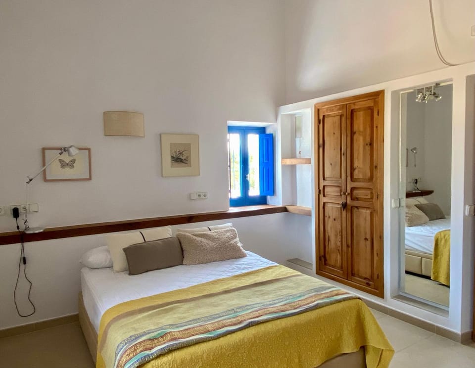 Bed, Photo of the whole room, Bedroom, wardrobe