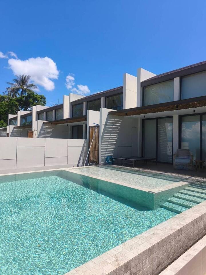 Property building, Day, Pool view, Swimming pool