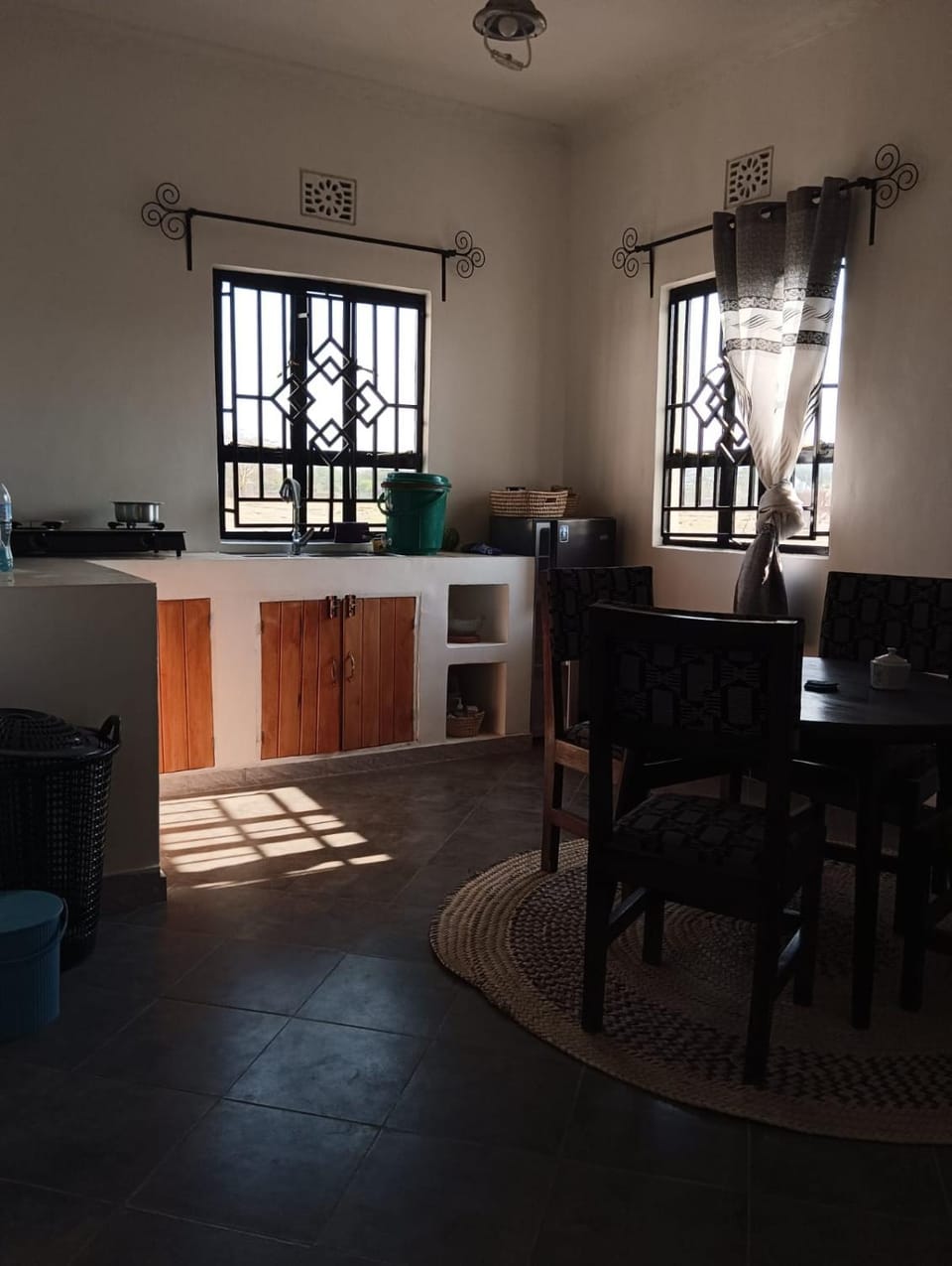 Kitchen or kitchenette, Dining area