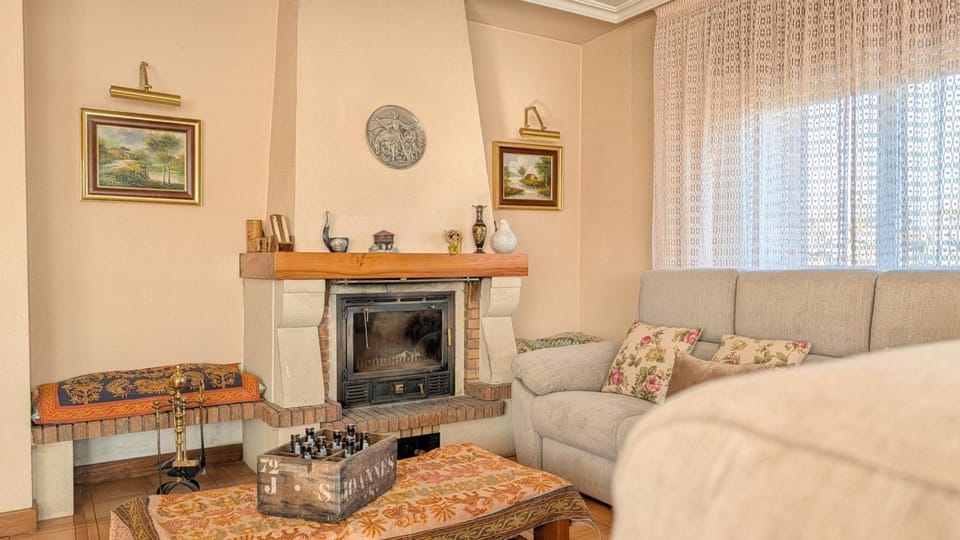 Communal lounge/ TV room, fireplace