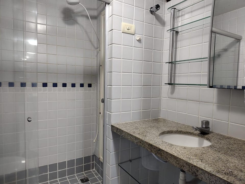 Shower, Bathroom, towels