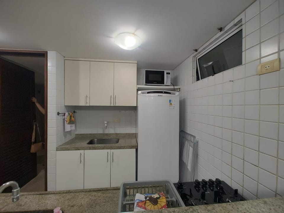 Kitchen or kitchenette, microwave, minibar, oven, stove