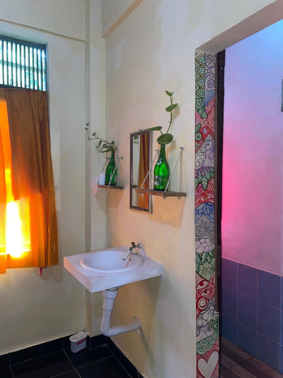 Roejas Sunrise Guest House Bed and Breakfast in Bali