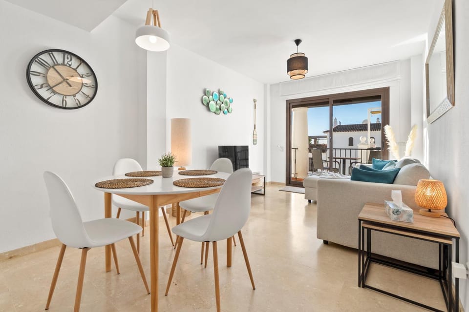 Lovely Beachfront Apartment in La Duquesa - RDR527 Apartment in Costa del Sol
