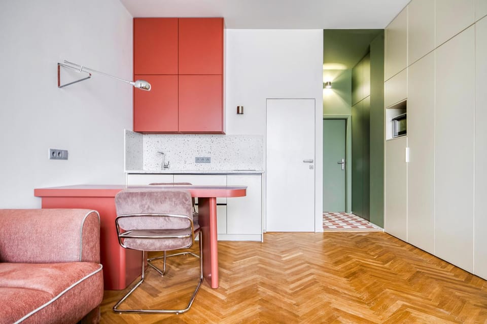 Kitchen or kitchenette, Living room, Seating area, Dining area