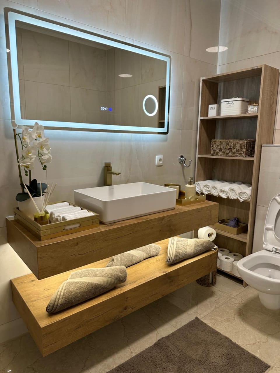 Toilet, Bathroom, towels